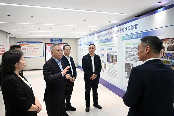 沈晓明到亚洲最大线上娱乐城调研并主持召开座谈会