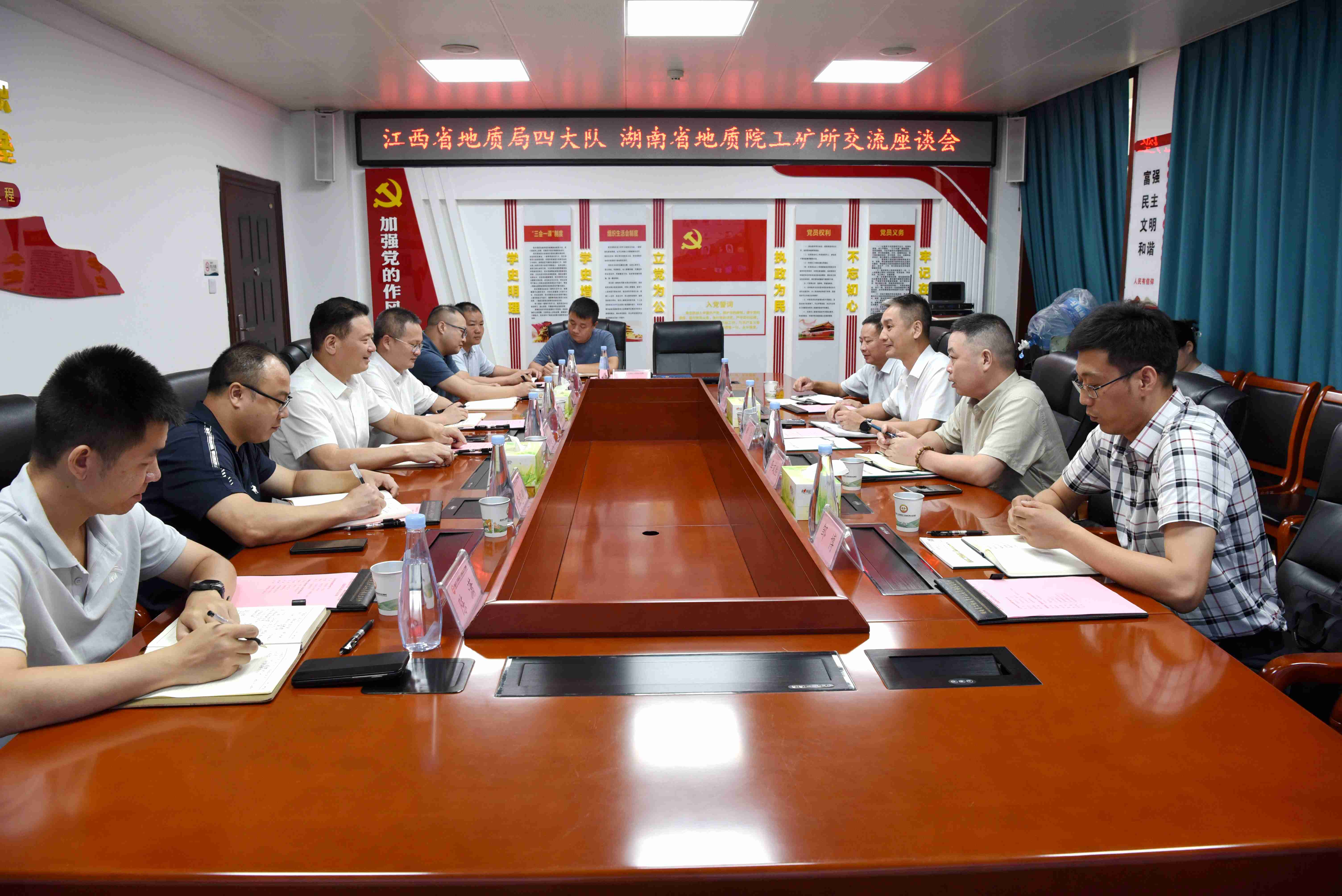 江西省地质局第四地质大队到亚洲最大线上娱乐城工矿所座谈交流