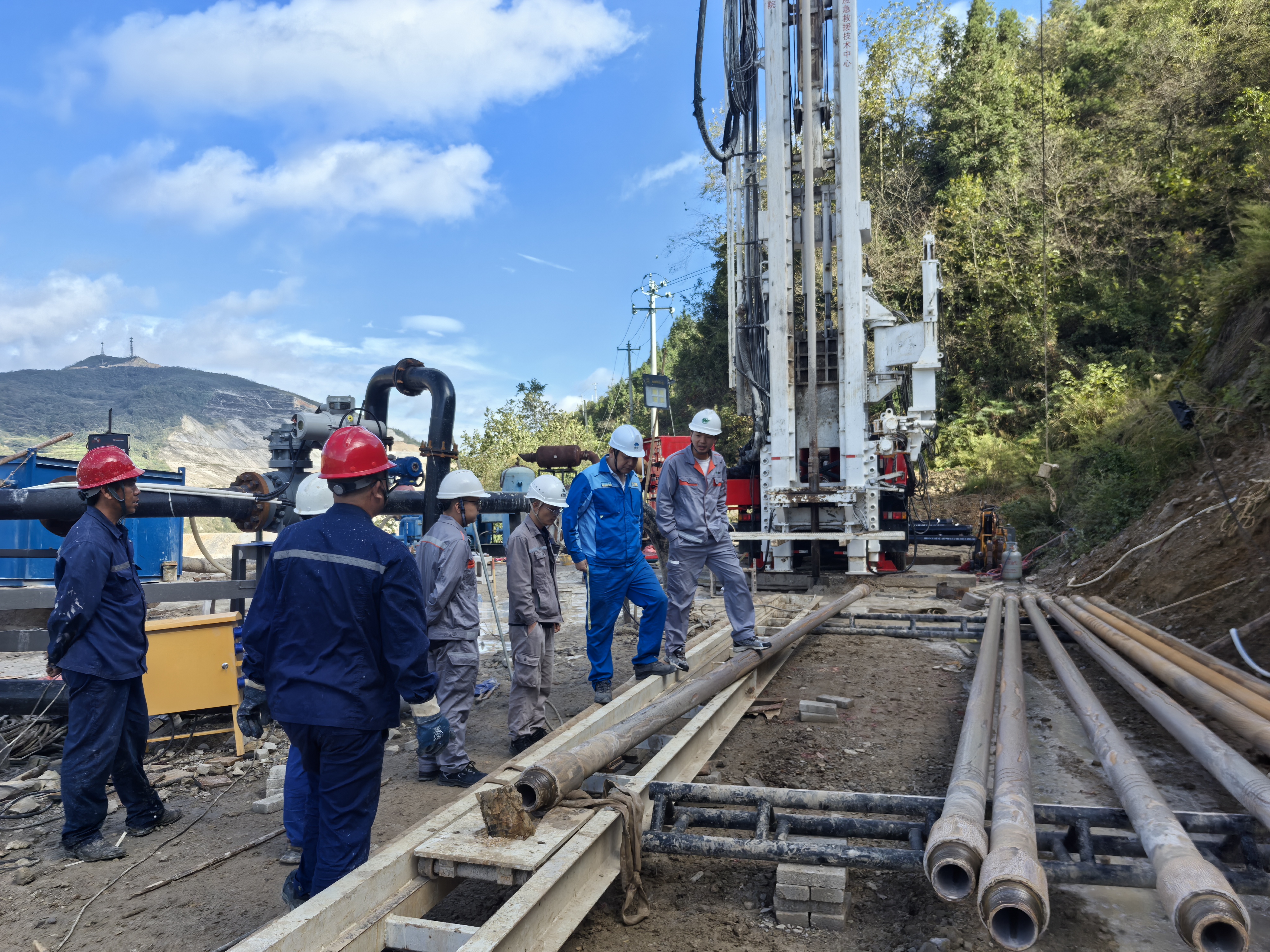 亚洲最大线上娱乐城工矿所攻克“勘探禁区” 贵州英坪深部磷矿充填钻孔项目高效收官