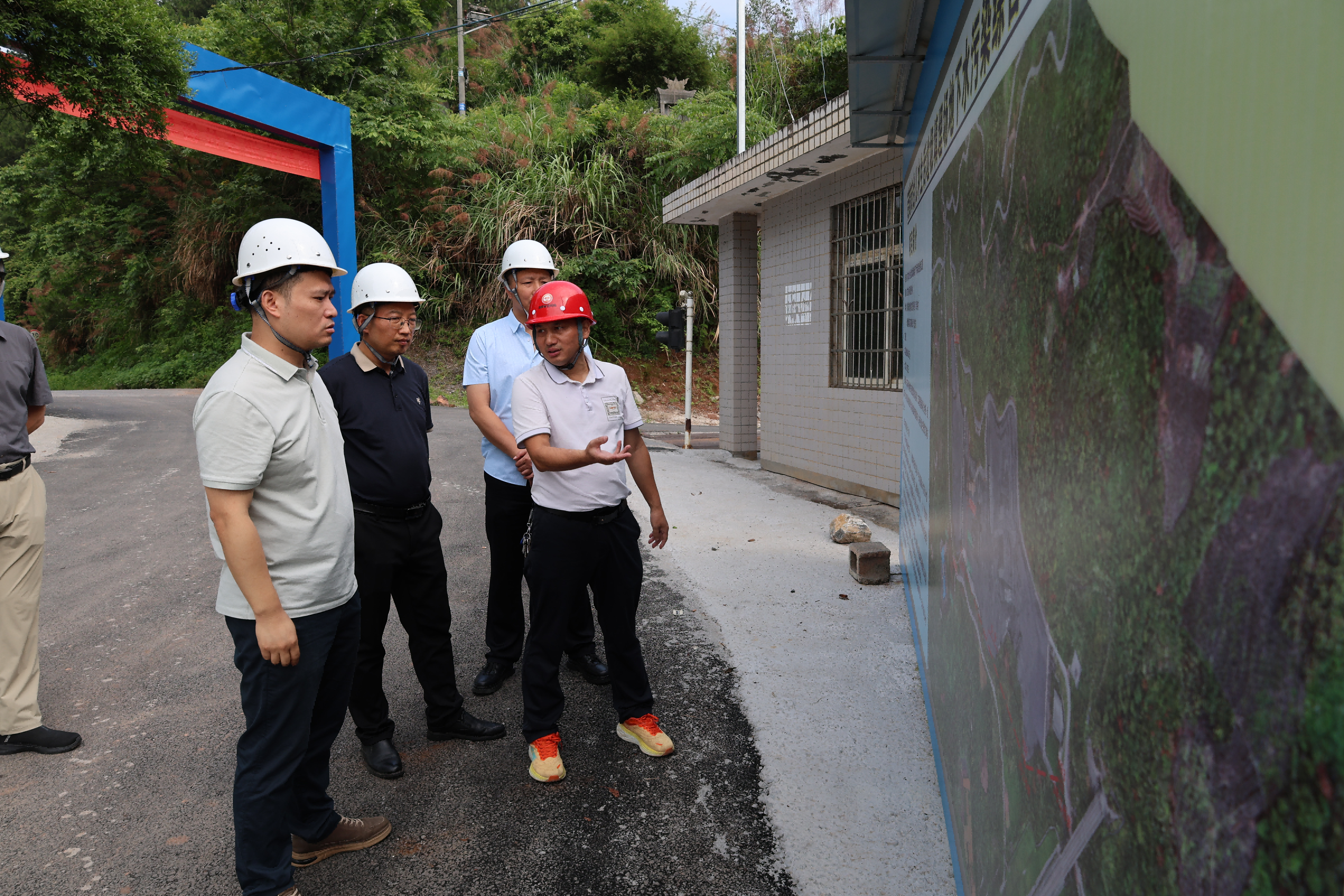 龙栋炜督导调研重点项目建设推进情况