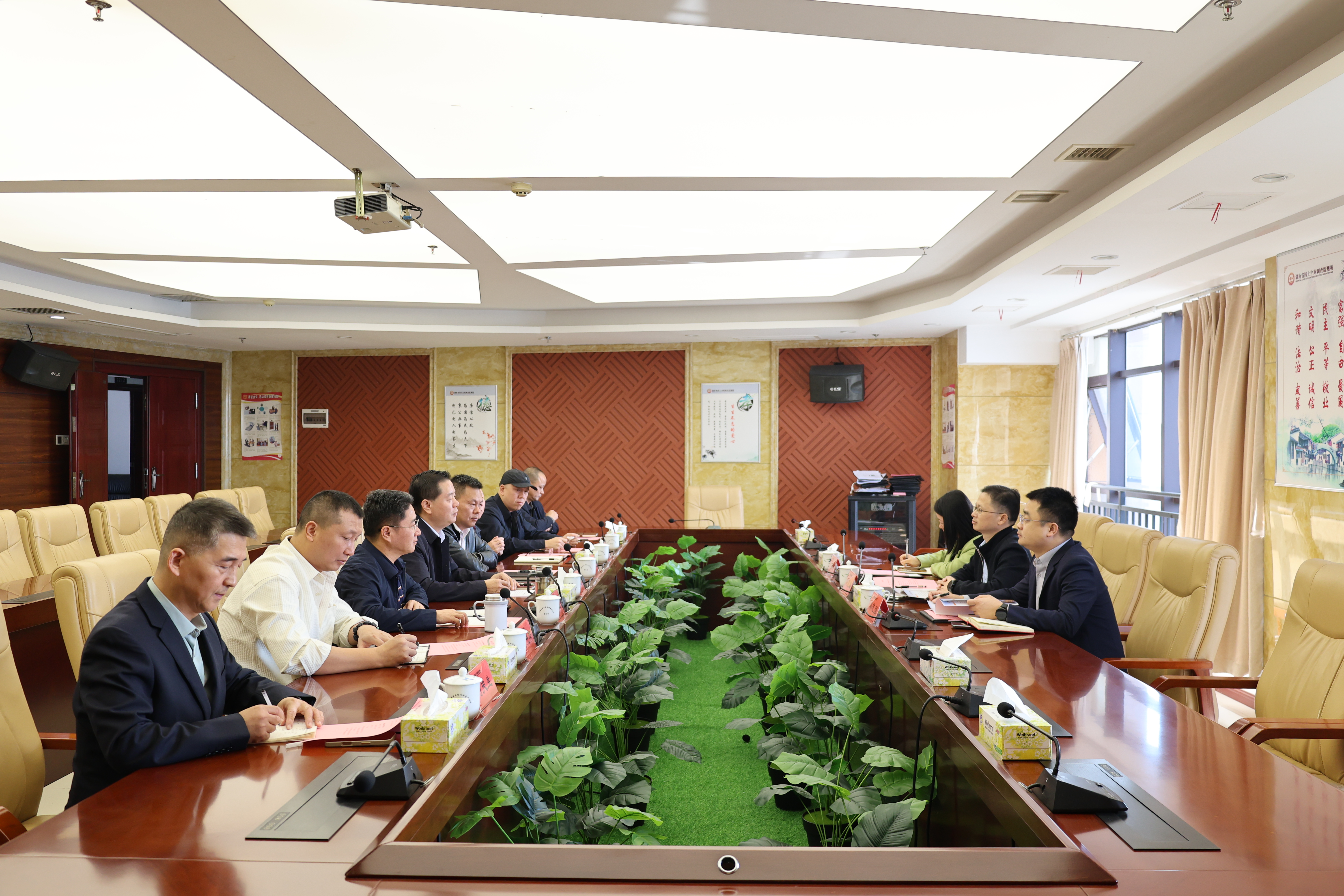 五矿二十三冶建设集团矿业工程有限公司到澳门新葡京空间所洽谈合作